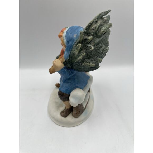 Avon First Edition 1981 Christmas Memories Sharing the Christmas Spirit Figurine - Picture 6 of 8